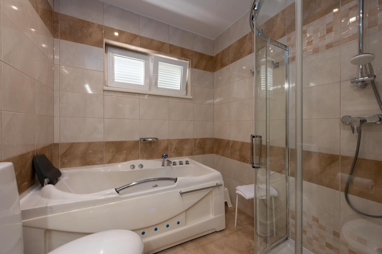 Villa Sveti Petar - With Heated Pool And Outdoor Jacuzzi Opatija Buitenkant foto