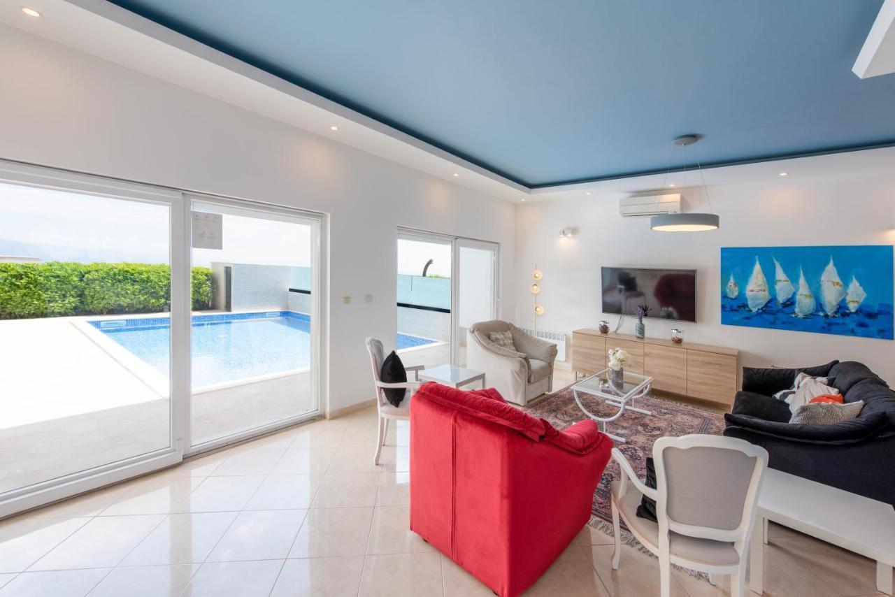 Villa Sveti Petar - With Heated Pool And Outdoor Jacuzzi Opatija Buitenkant foto