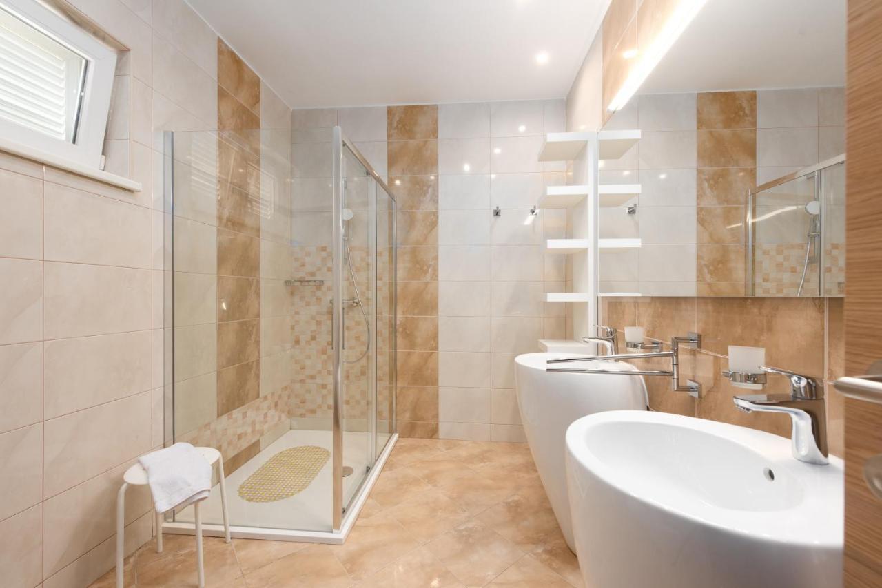Villa Sveti Petar - With Heated Pool And Outdoor Jacuzzi Opatija Buitenkant foto