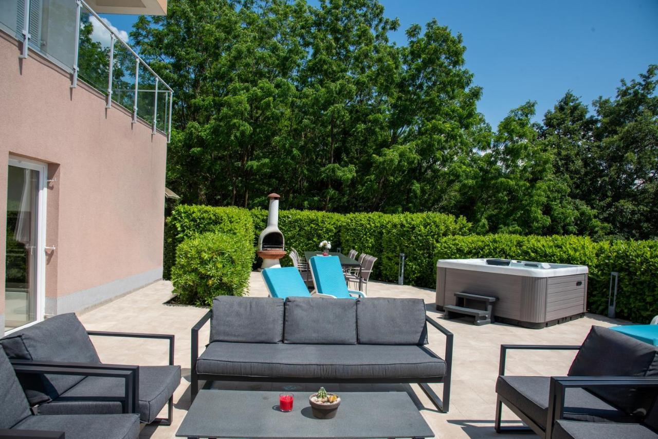 Villa Sveti Petar - With Heated Pool And Outdoor Jacuzzi Opatija Buitenkant foto