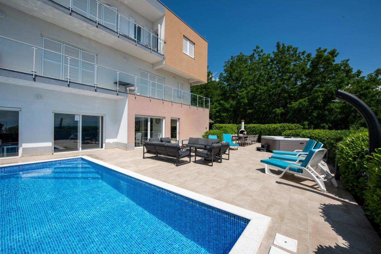 Villa Sveti Petar - With Heated Pool And Outdoor Jacuzzi Opatija Buitenkant foto