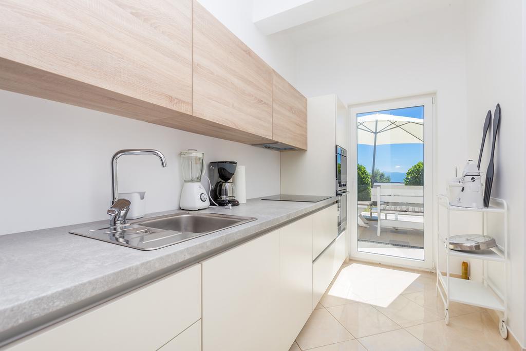 Villa Sveti Petar - With Heated Pool And Outdoor Jacuzzi Opatija Buitenkant foto